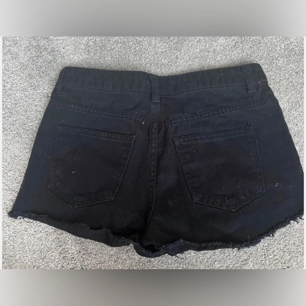 Refuge Black Cutoff Jean Shorts - Picture 3 of 4